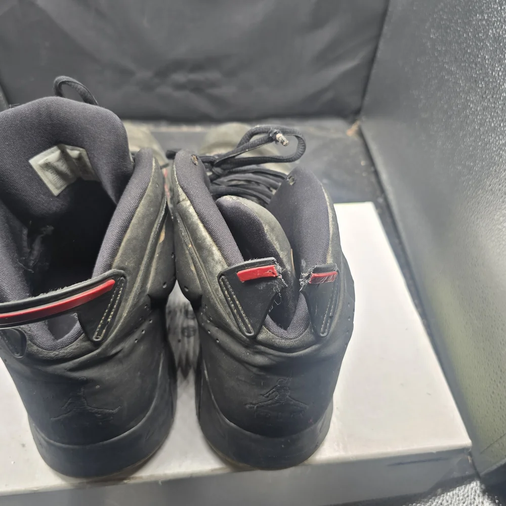 Nike Black‎ and Red Athletic Shoes